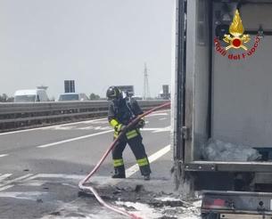 Incendio camion in A4
