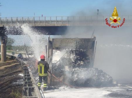 Incendio mezzo pesante