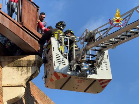 Salvataggio aspirante suicida