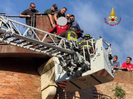 Salvataggio aspirante suicida