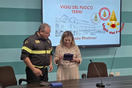 L’ING. MARISA CESARIO SALUTA I VIGILI DEL FUOCO DELL’UMBRIA