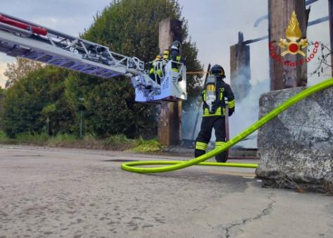 Incendio terminal intermodale in disuso