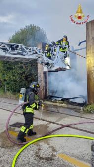 Incendio terminal intermodale in disuso