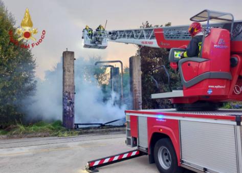 Incendio terminal intermodale in disuso