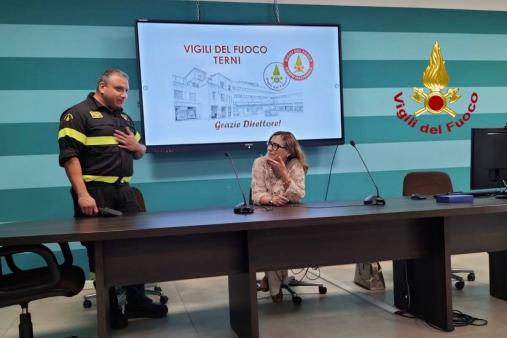 L’ING. MARISA CESARIO SALUTA I VIGILI DEL FUOCO DELL’UMBRIA