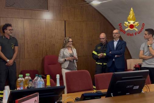 L’ING. MARISA CESARIO SALUTA I VIGILI DEL FUOCO DELL’UMBRIA