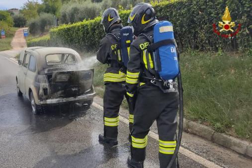 Incendio autovettura