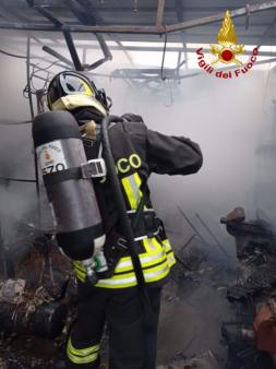 Incendio deposito attrezzi