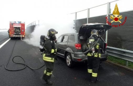 Incendio autovettura