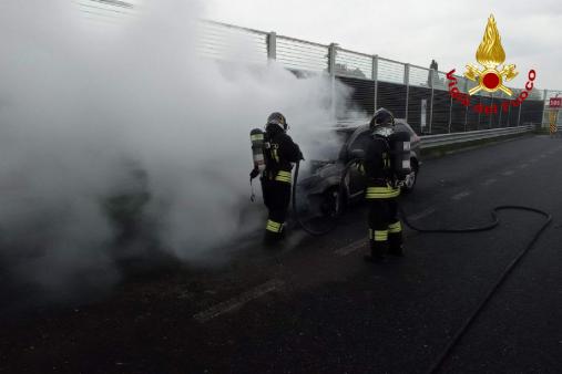 Incendio autovettura