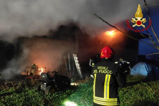 Incendio ricovero animali