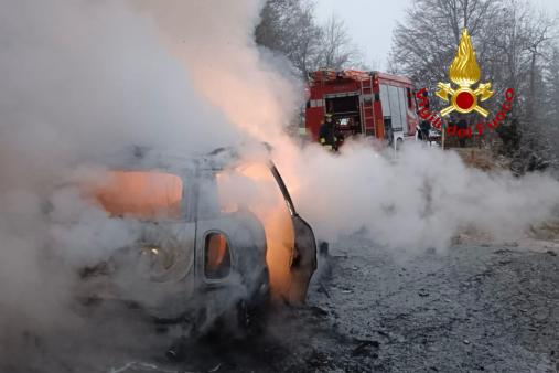 Incendio autovettura