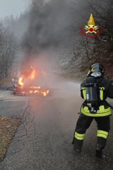 Incendio autovettura