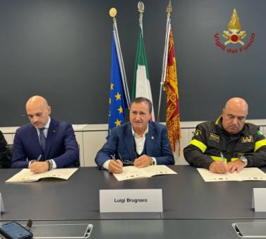 Firma accordo volo notturno