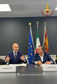 Firma accordo volo notturno