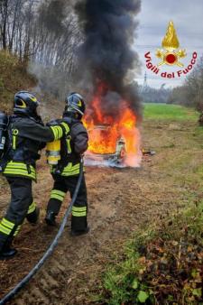 INCENDIO AUTOVETTURA