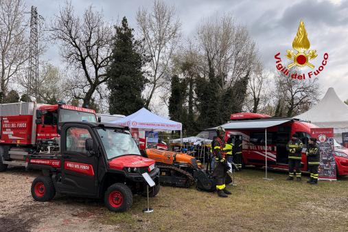 Agriumbria 2026: il Sottosegretario Prisco in visita allo stand dei Vigili del Fuoco dedicato alla prevenzione degli incendi di vegetazione
