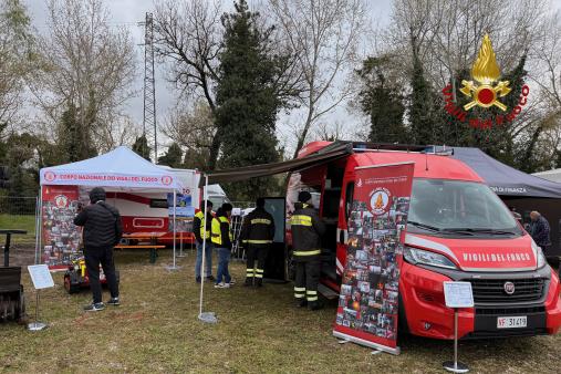 Agriumbria 2026: il Sottosegretario Prisco in visita allo stand dei Vigili del Fuoco dedicato alla prevenzione degli incendi di vegetazione
