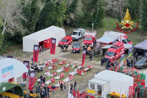 Agriumbria 2026: il Sottosegretario Prisco in visita allo stand dei Vigili del Fuoco dedicato alla prevenzione degli incendi di vegetazione