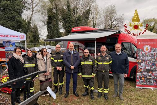 Agriumbria 2026: il Sottosegretario Prisco in visita allo stand dei Vigili del Fuoco dedicato alla prevenzione degli incendi di vegetazione