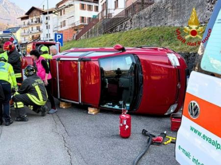 Incidente Alpago - Auto su un fianco