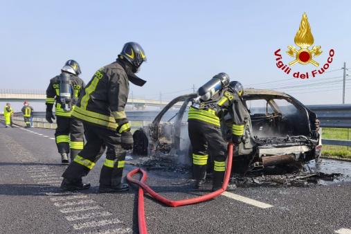 INCENDIO AUTOVETTURA