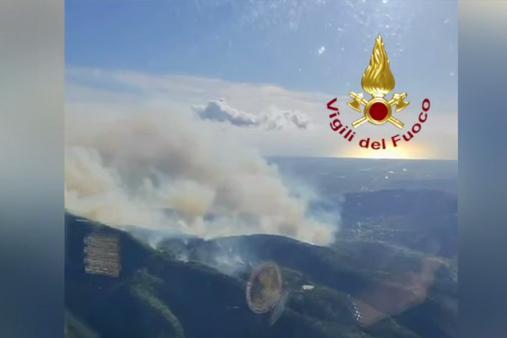 Operazioni di spegnimento incendio boschivo 7