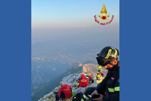 Operazioni recupero alpinisti a Minucciano foto 1
