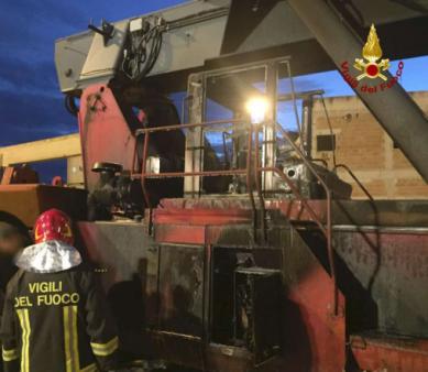 Ancona, incendio in area portuale