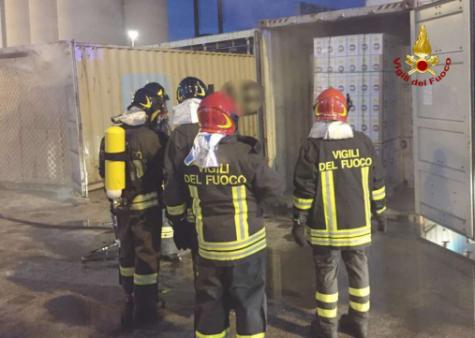 Ancona, incendio in area portuale