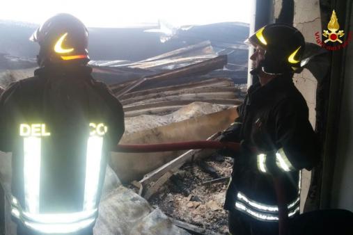 Pesaro, incendio in un padiglione fieristico