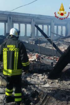 Pesaro, incendio in un padiglione fieristico