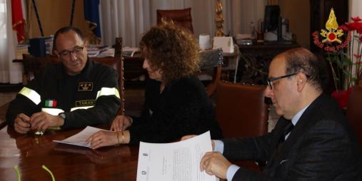 Taranto, accordo di collaborazione tecnica tra il Dipartimento dei Vigili del Fuoco, Soccorso Pubblico e Difesa Civile e il Commissario Straordinario per la bonifica