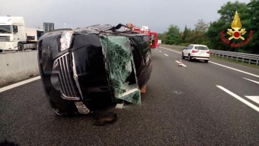 Varese,  incidente stradale sull'autostrada "A-8"