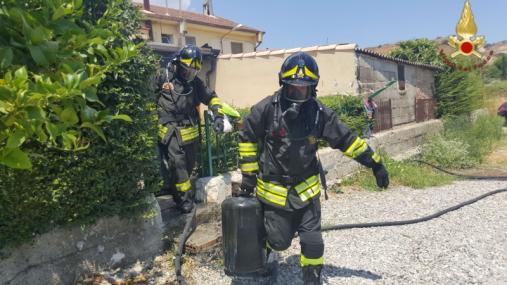 Crotone, incendio in un'abitazione nel comune di Rocca di Neto