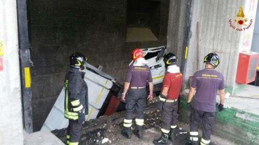Reggio Calabria, incidente ad un autocompattatore in impianto smaltimento rifiuti