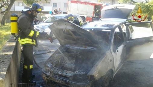 Ancona, incendio utilitaria alimentata a metano