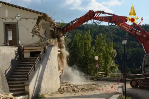 Rieti, smontaggio controllato ed interventi di opere provvisionali ad Amatrice