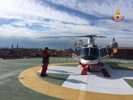 Venezia, soccorso in laguna