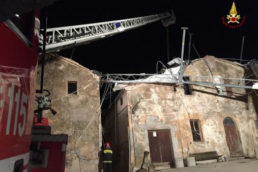 Maltempo distrugge tendostruttura ad Ancona