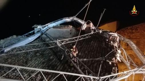 Maltempo distrugge tendostruttura ad Ancona