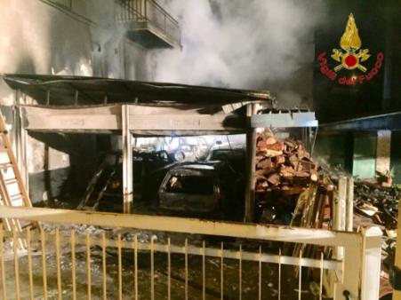 Ascoli Piceno - Fermo, incendio autorimessa