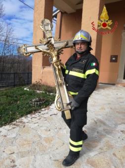 Rieti, il nucleo SAF dei Vigili del fuoco recupera opere d'arte nel comune di Amatrice