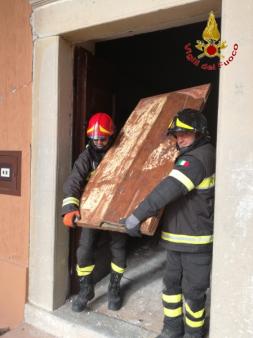 Rieti, il nucleo SAF dei Vigili del fuoco recupera opere d'arte nel comune di Amatrice