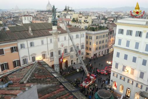 Immacolata Concezione, l'omaggio dei Vigili del fuoco