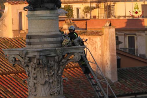 Immacolata Concezione, l'omaggio dei Vigili del fuoco