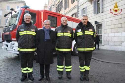 Immacolata Concezione, l'omaggio dei Vigili del fuoco