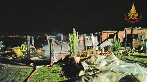 Ascoli Piceno-Fermo, incendio di una stalla nel comune di Monterubbiano