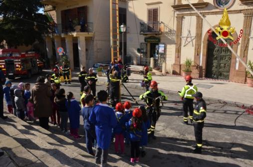 Palermo, manifestazione per "La sicurezza nella scuola" nel comune di Cefalà Diana