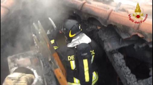 Varese, interventi in due diversi incendi nella provincia